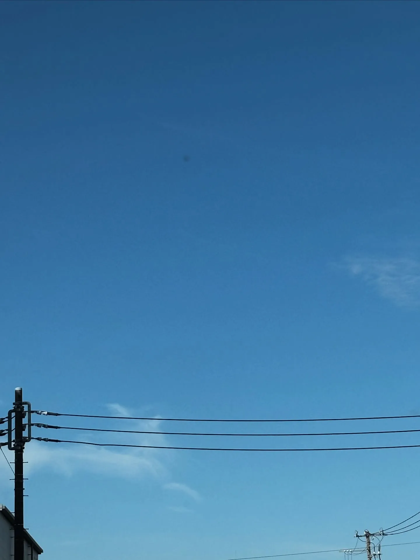 空は広大かつ一つでありながら、その日の気象条件によってさまざ...