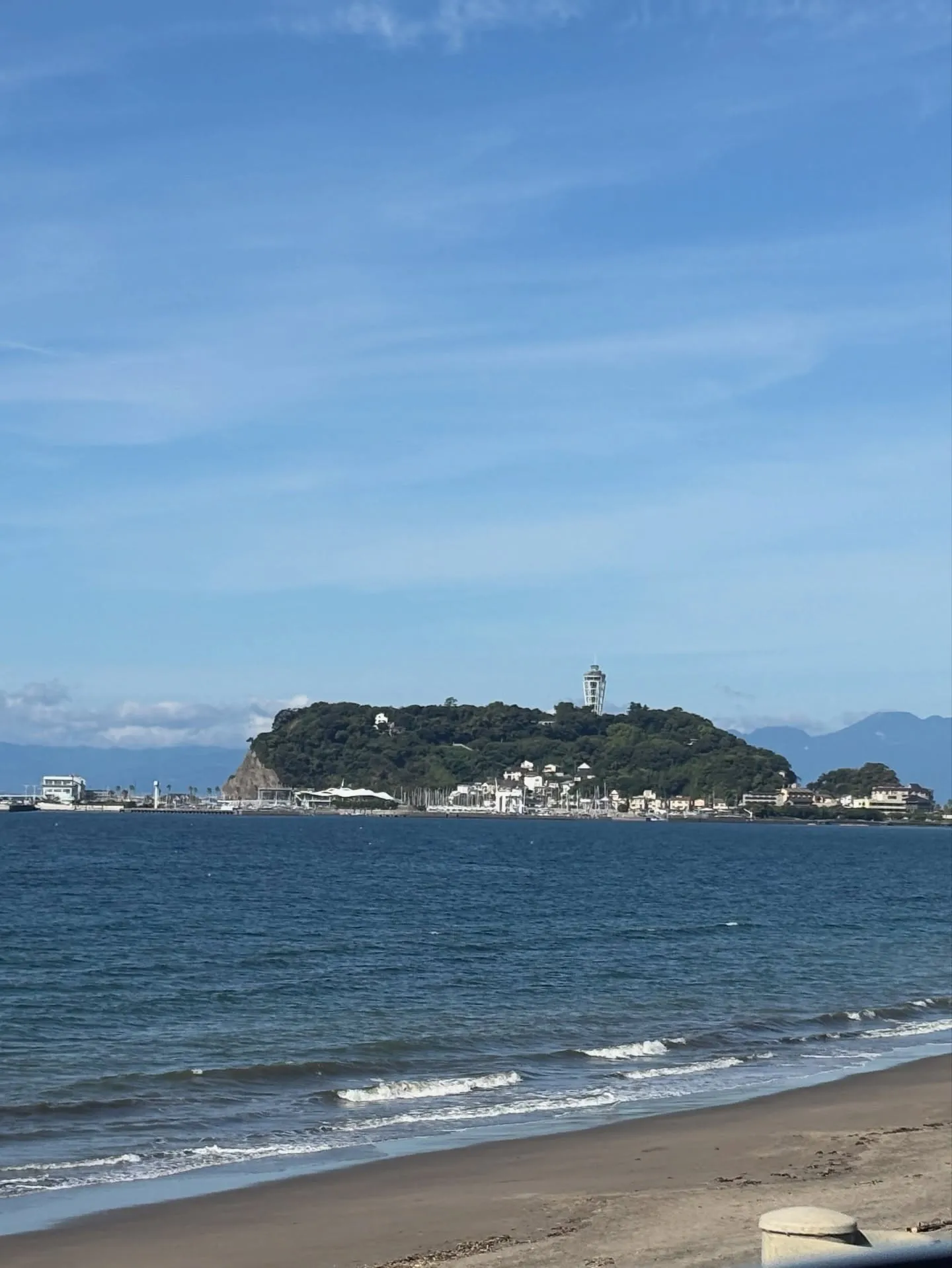 空は広大かつ一つでありながら、その日の気象条件によってさまざ...