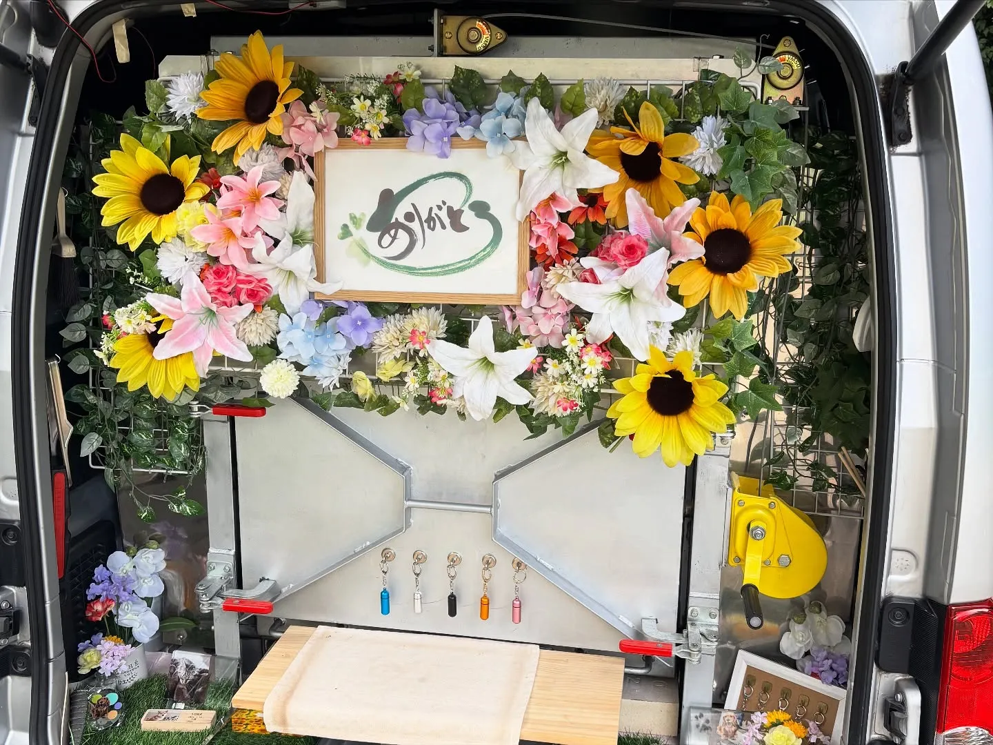 この度、心静かに祈りを捧げる時間に寄り添うため、線香立てなど...