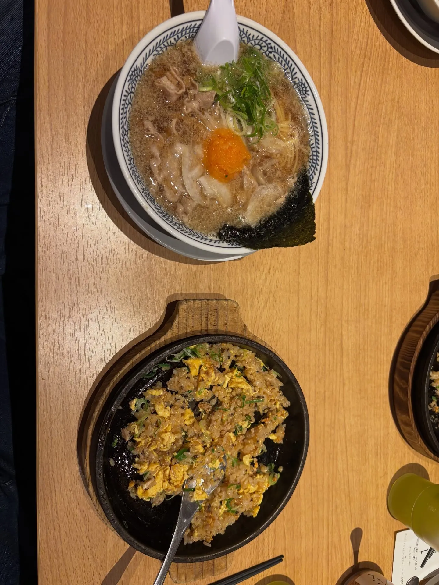 お昼はおいしいラーメンとチャーハンで、エネルギーをしっかり補...