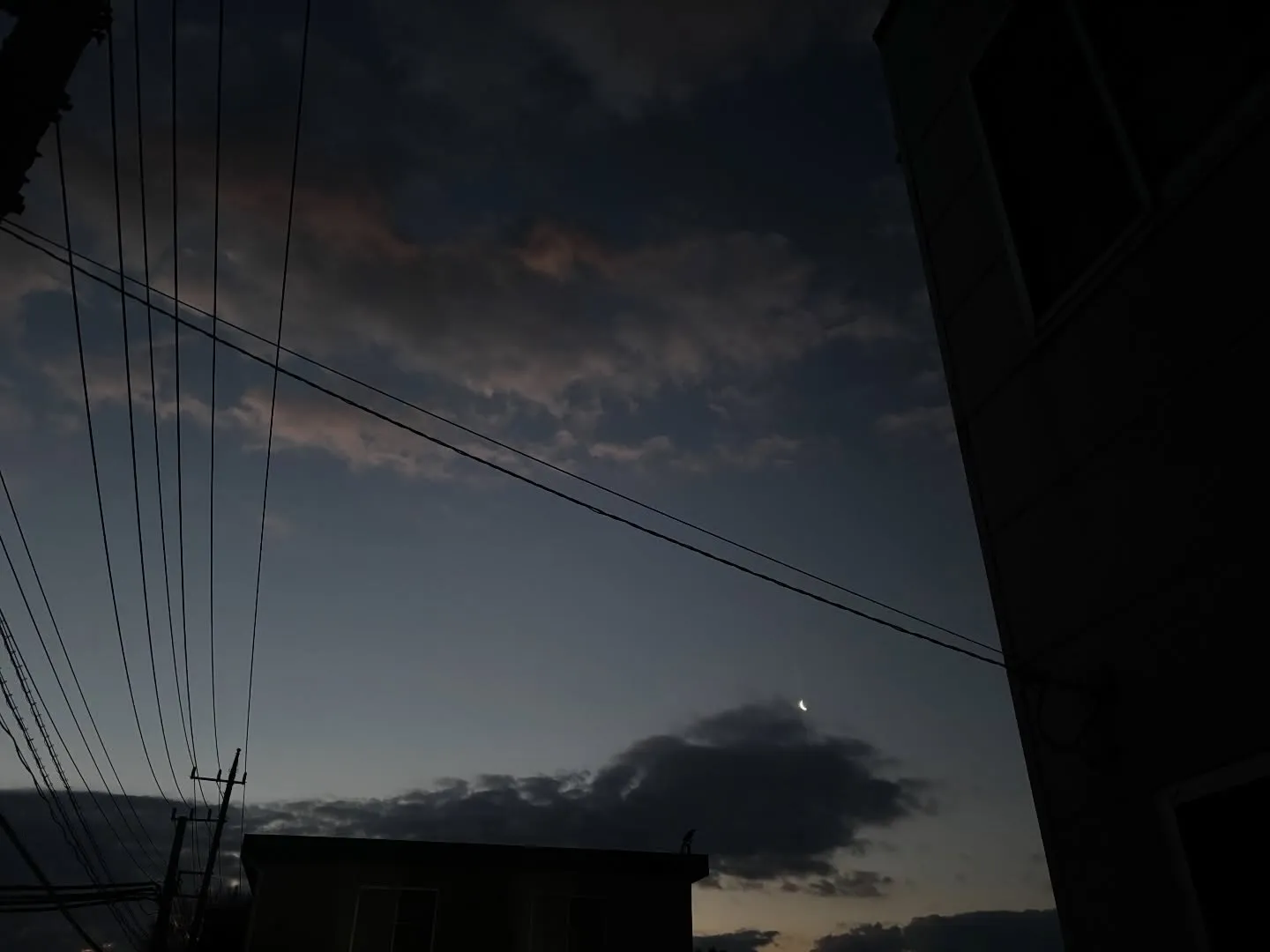 神奈川県三浦市で、ご家族様が深い夜に集まる中、大切なご家族で...