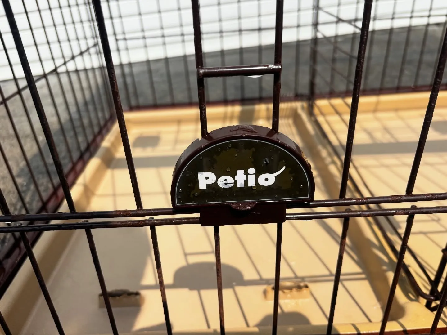 命を繋ぐバトンとして生前使われていたわんちゃんのゲージの清掃...