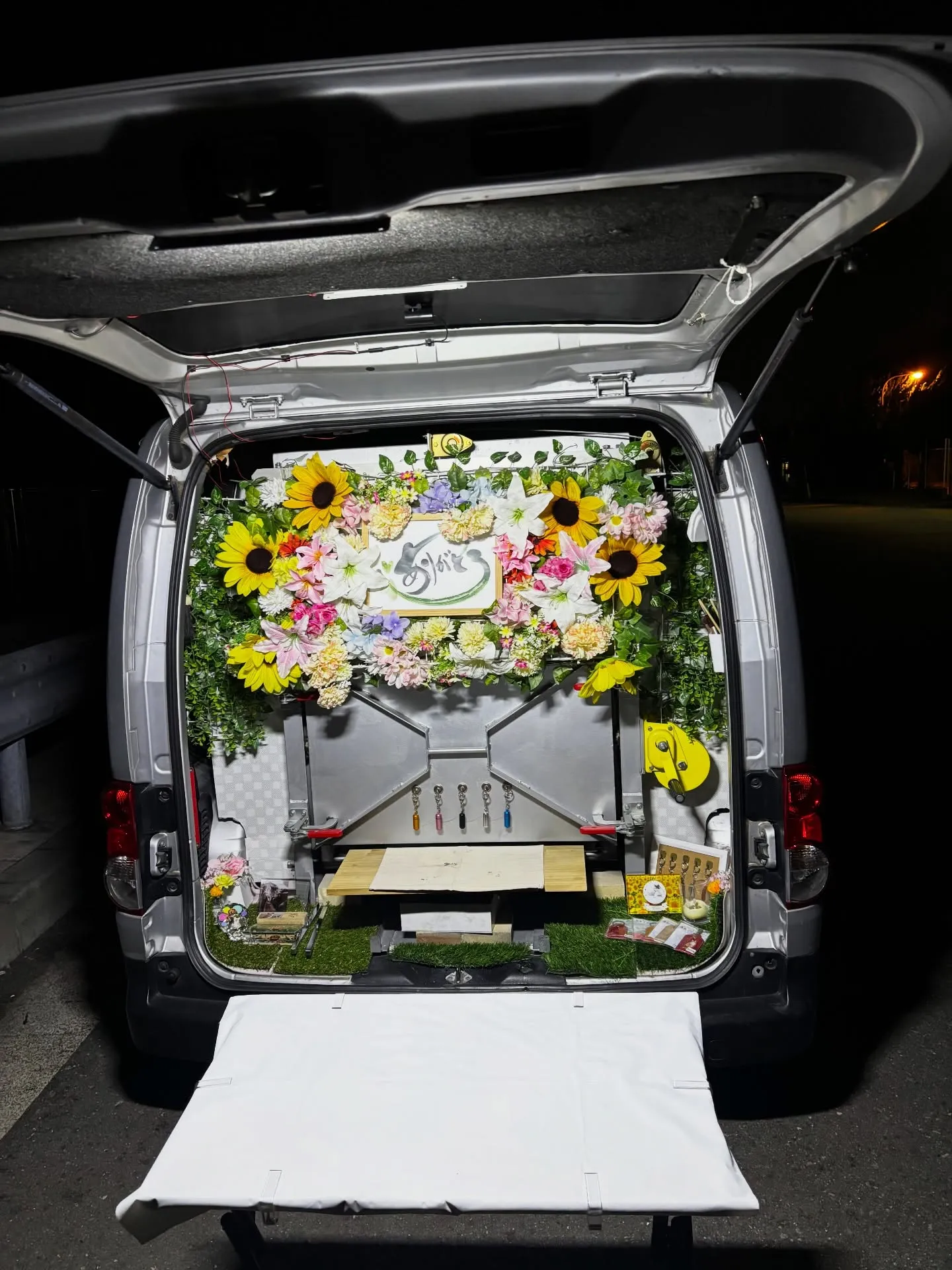 逗子市での穏やかな午後、温かい日差しが広がる中、トイプードル...