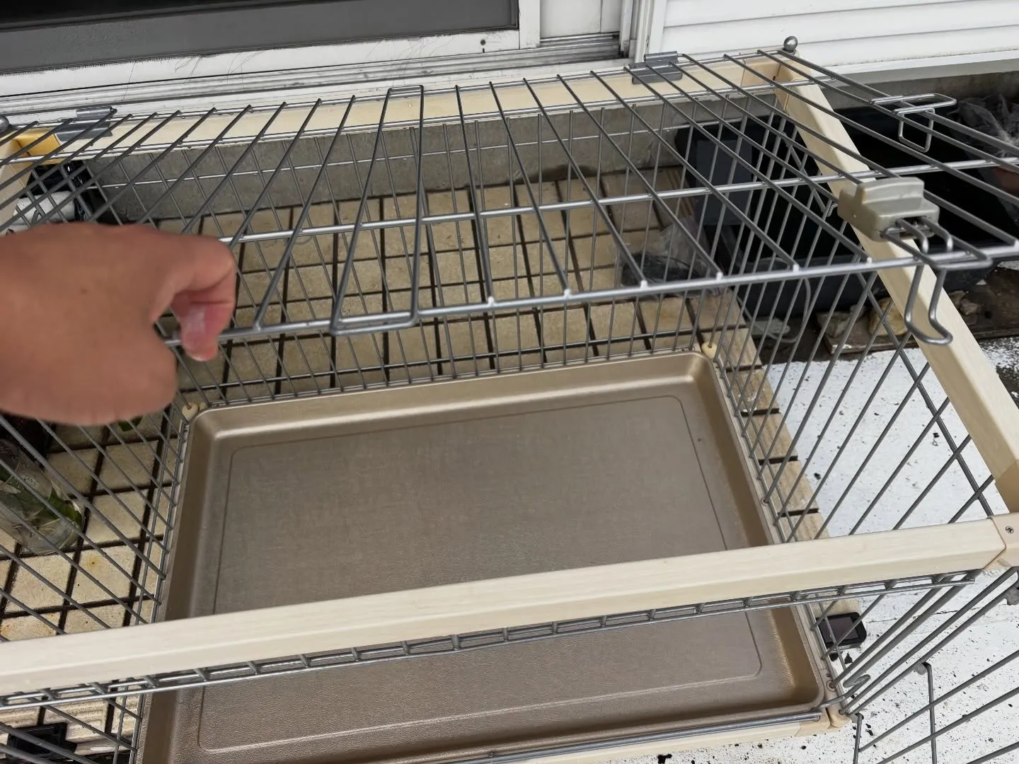 ペットのためのゲージやサークルの洗浄と消毒が無事に終わりまし...