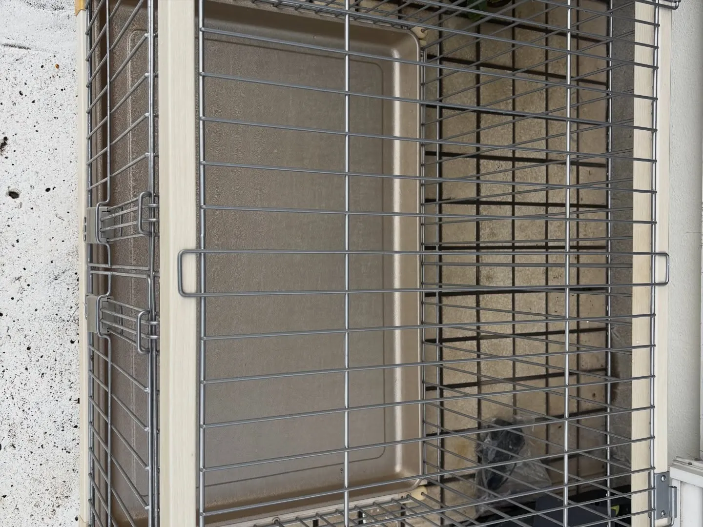 ペットのためのゲージやサークルの洗浄と消毒が無事に終わりまし...