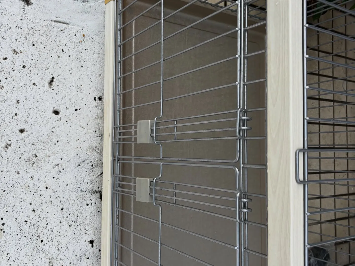 ペットのためのゲージやサークルの洗浄と消毒が無事に終わりまし...